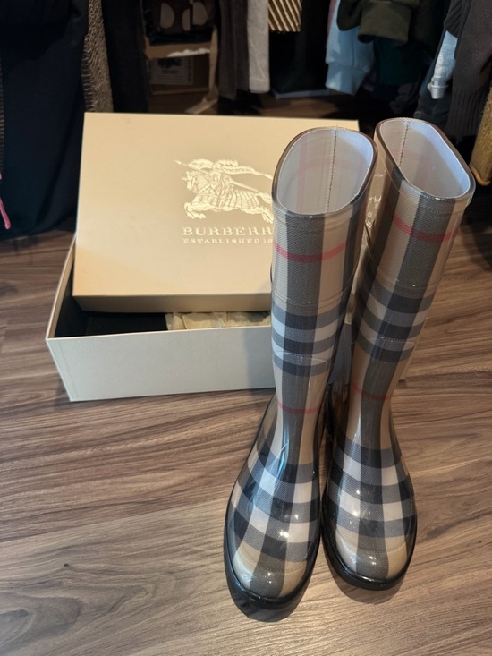 Burberry Shoes - NWB Authentic Burberry Nova Check Plaid Rain Boots Size 6 (36)